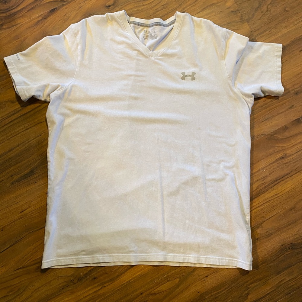 UnderArmour white Tee